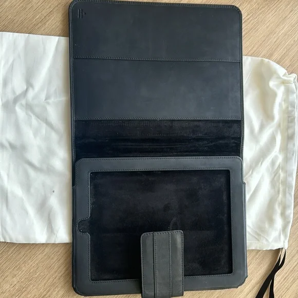 Gucci iPad Case - Picture 2 of 10